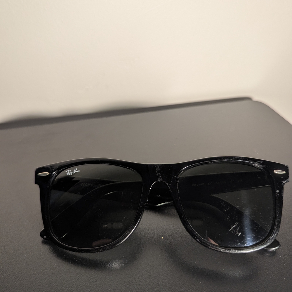 Ray-Ban Black Wayfarer Sunglasses Iconic Design